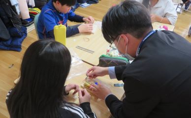 手作りモータを体験